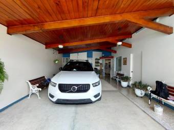 Se vende espaciosa casa con patio en Rhormoser 25 Se vende espaciosa casa con patio en Rhormoser 25