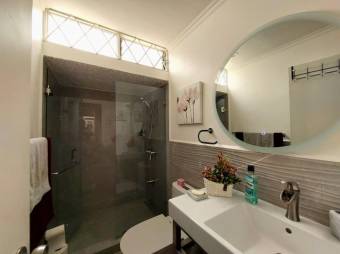 Se vende espaciosa casa con patio en Rhormoser 25 Se vende espaciosa casa con patio en Rhormoser 25