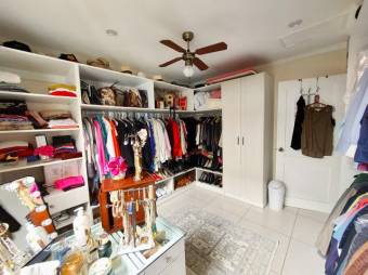 Se vende espaciosa casa con patio en Rhormoser 25 Se vende espaciosa casa con patio en Rhormoser 25