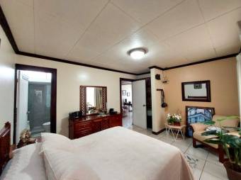 Se vende espaciosa casa con patio en Rhormoser 25 Se vende espaciosa casa con patio en Rhormoser 25