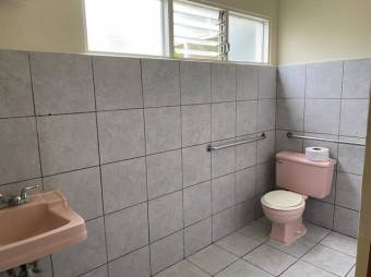 Se vende espaciosa casa con jardines en Uruca San José 24-405 Se vende espaciosa casa con jardines en Uruca San José 24-405