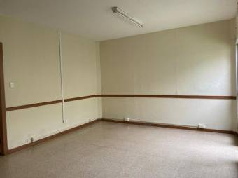 Se vende espaciosa casa con jardines en Uruca San José 24-405 Se vende espaciosa casa con jardines en Uruca San José 24-405