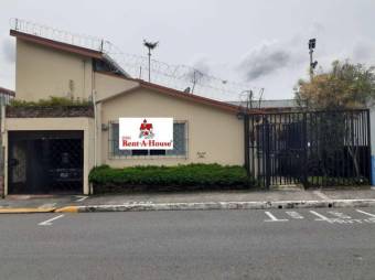 Se vende espaciosa casa con jardines en Uruca San José 24-405