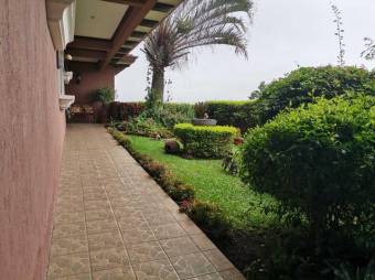 Se vende espaciosa casa con patio en San Rafael Escazú 23-516 Se vende espaciosa casa con patio en San Rafael Escazú 23-516