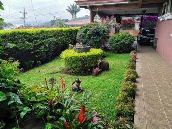 Se vende espaciosa casa con patio en San Rafael Escazú 23-516 Se vende espaciosa casa con patio en San Rafael Escazú 23-516