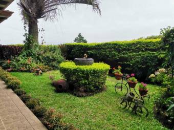 Se vende espaciosa casa con patio en San Rafael Escazú 23-516 Se vende espaciosa casa con patio en San Rafael Escazú 23-516