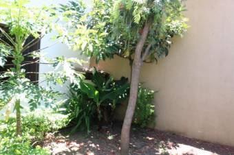 Se vende casa de 2 plantas con uso mixto en Mata Redonda San José 23-905 Se vende casa de 2 plantas con uso mixto en Mata Redonda San José 23-905