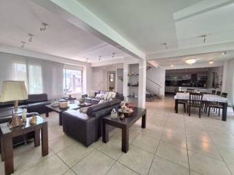 Se vende moderna casa con patio en condominio de Piedades Santa Ana 25-585 Se vende moderna casa con patio en condominio de Piedades Santa Ana 25-585