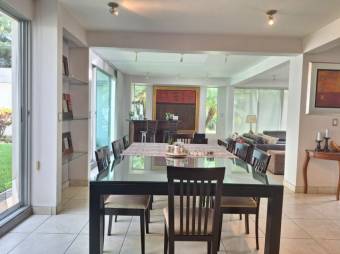 Se vende moderna casa con patio en condominio de Piedades Santa Ana 25-585 Se vende moderna casa con patio en condominio de Piedades Santa Ana 25-585