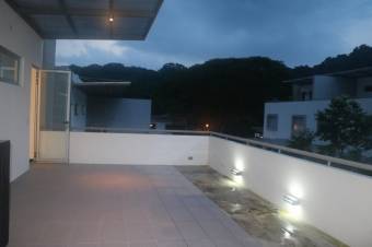 Se vende moderna casa con 3 plantas en Pozos Santa Ana 25-511 Se vende moderna casa con 3 plantas en Pozos Santa Ana 25-511