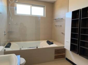 Se vende moderna casa con 3 plantas en Pozos Santa Ana 25-511 Se vende moderna casa con 3 plantas en Pozos Santa Ana 25-511