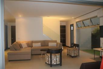 Se vende moderna casa con 3 plantas en Pozos Santa Ana 25-511 Se vende moderna casa con 3 plantas en Pozos Santa Ana 25-511