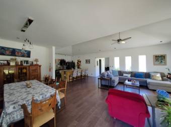 Se vende espaciosa casa con lote de 1,337m2 en Brasil Santa Ana 24-1528 Se vende espaciosa casa con lote de 1,337m2 en Brasil Santa Ana 24-1528