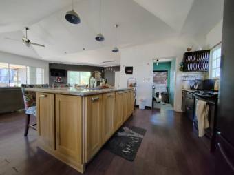 Se vende espaciosa casa con lote de 1,337m2 en Brasil Santa Ana 24-1528 Se vende espaciosa casa con lote de 1,337m2 en Brasil Santa Ana 24-1528