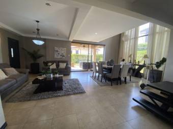 Se vende moderna casa con patio en condominio Francosta de Ulloa 25-679 Se vende moderna casa con patio en condominio Francosta de Ulloa 25-679