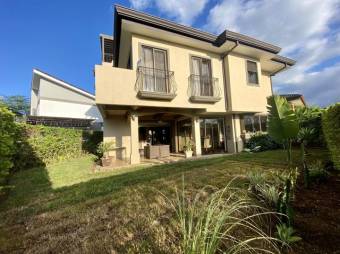 Se vende moderna casa con patio en condominio Francosta de Ulloa 25-679 Se vende moderna casa con patio en condominio Francosta de Ulloa 25-679