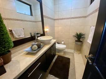 Se vende moderna casa con patio en condominio Francosta de Ulloa 25-679 Se vende moderna casa con patio en condominio Francosta de Ulloa 25-679