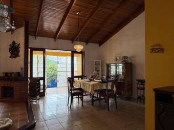 Se vende espaciosa casa con jardín y terraza en Se vende espaciosa casa con jardín y terraza en