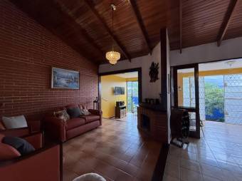 Se vende espaciosa casa con jardín y terraza en Se vende espaciosa casa con jardín y terraza en