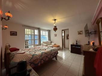 Se vende espaciosa casa con jardín y terraza en Se vende espaciosa casa con jardín y terraza en