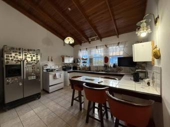 Se vende espaciosa casa con jardín y terraza en Se vende espaciosa casa con jardín y terraza en