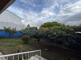 Se vende espaciosa casa con jardín y terraza en Se vende espaciosa casa con jardín y terraza en