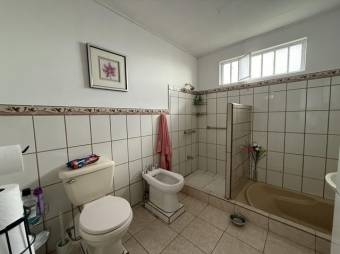 Se vende espaciosa casa con jardín y terraza en Se vende espaciosa casa con jardín y terraza en