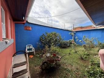 Se vende espaciosa casa con jardín y terraza en 