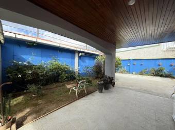 Se vende espaciosa casa con jardín y terraza en Se vende espaciosa casa con jardín y terraza en