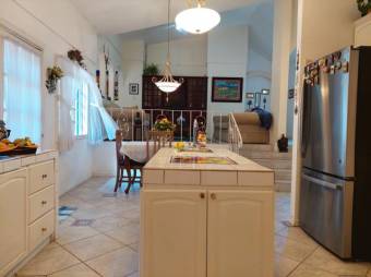 Se vende moderna casa con amplio patio en Santa Ana 25-1247 Se vende moderna casa con amplio patio en Santa Ana 25-1247