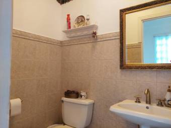 Se vende moderna casa con amplio patio en Santa Ana 25-1247 Se vende moderna casa con amplio patio en Santa Ana 25-1247