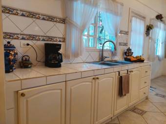 Se vende moderna casa con amplio patio en Santa Ana 25-1247 Se vende moderna casa con amplio patio en Santa Ana 25-1247