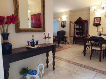 Se vende moderna casa con amplio patio en Santa Ana 25-1247 Se vende moderna casa con amplio patio en Santa Ana 25-1247