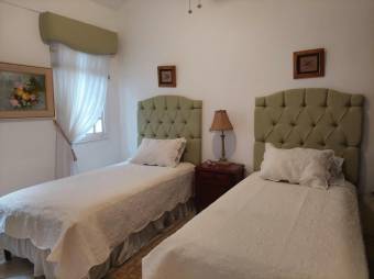 Se vende moderna casa con amplio patio en Santa Ana 25-1247 Se vende moderna casa con amplio patio en Santa Ana 25-1247