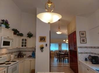 Se vende moderna casa con amplio patio en Santa Ana 25-1247 Se vende moderna casa con amplio patio en Santa Ana 25-1247