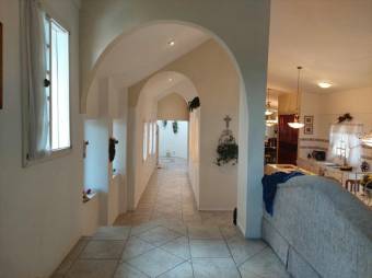 Se vende moderna casa con amplio patio en Santa Ana 25-1247 Se vende moderna casa con amplio patio en Santa Ana 25-1247