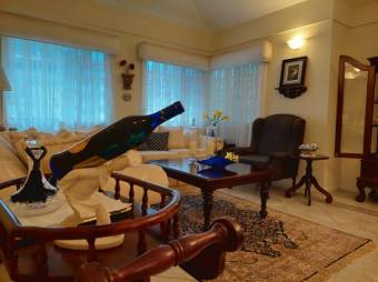 Se vende moderna casa con amplio patio en Santa Ana 25-1247 Se vende moderna casa con amplio patio en Santa Ana 25-1247