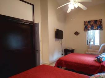 Se vende moderna casa con amplio patio en Santa Ana 25-1247 Se vende moderna casa con amplio patio en Santa Ana 25-1247