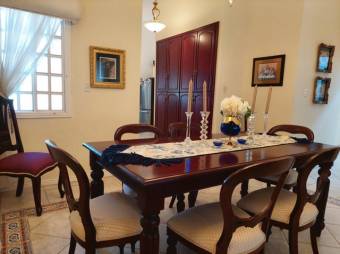 Se vende moderna casa con amplio patio en Santa Ana 25-1247 Se vende moderna casa con amplio patio en Santa Ana 25-1247