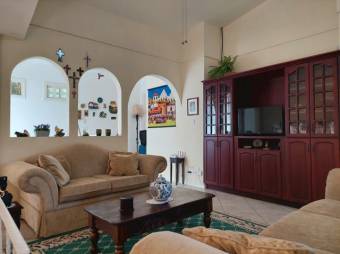 Se vende moderna casa con amplio patio en Santa Ana 25-1247 Se vende moderna casa con amplio patio en Santa Ana 25-1247