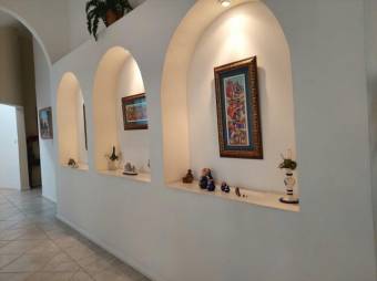 Se vende moderna casa con amplio patio en Santa Ana 25-1247 Se vende moderna casa con amplio patio en Santa Ana 25-1247