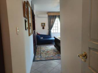 Se vende moderna casa con amplio patio en Santa Ana 25-1247 Se vende moderna casa con amplio patio en Santa Ana 25-1247