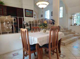 Se vende moderna casa con amplio patio en Santa Ana 25-1247 Se vende moderna casa con amplio patio en Santa Ana 25-1247