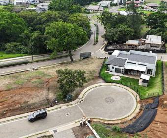 Lot for sale in the Hacienda Espavel condominium in Las Vueltas de La Guacima, Alajuela.