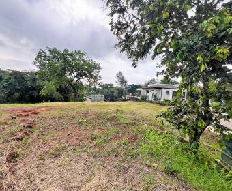 Lot for sale in the Hacienda Espavel condominium in Las Vueltas de La Guacima, Alajuela.