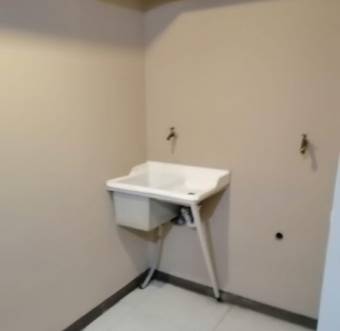 Se vende edificio para inversión en Heredia centro 23-1501