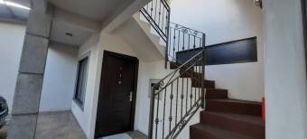 Se vende edificio con 6 apartamentos para inversión en Heredia 25-363