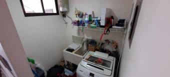 Se vende edificio con 6 apartamentos para inversión en Heredia 25-363