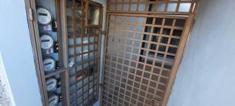 Se vende edificio con 6 apartamentos para inversión en Heredia 25-363