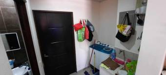 Se vende edificio con 6 apartamentos para inversión en Heredia 25-363